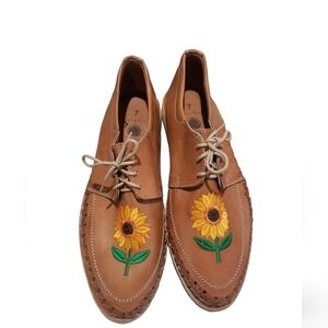 Agave Girl Embroidered Loafers size 7